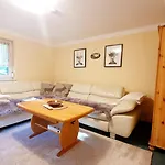 Holiday home Grosses Bucheneck Fuer Gruppen, Familien & Firmen 7 Schlafzimmer 3 Baeder Grosse Terrasse Nahe Rhododendronpark