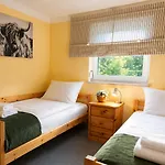 Grosses Bucheneck Fuer Gruppen, Familien & Firmen 7 Schlafzimmer 3 Baeder Grosse Terrasse Nahe Rhododendronpark Holiday home